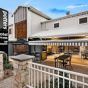 Potters Hotel